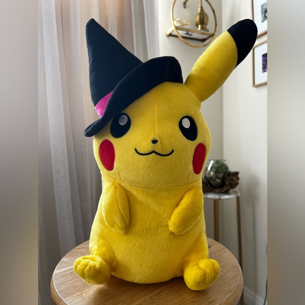 Witch hat pikachu plushie